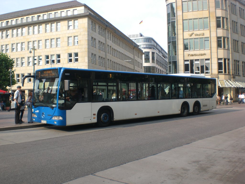 Mercedes-Benz O 530 I (Citaro) auf der Linie 3 an der Haltestelle Rathausmarkt.