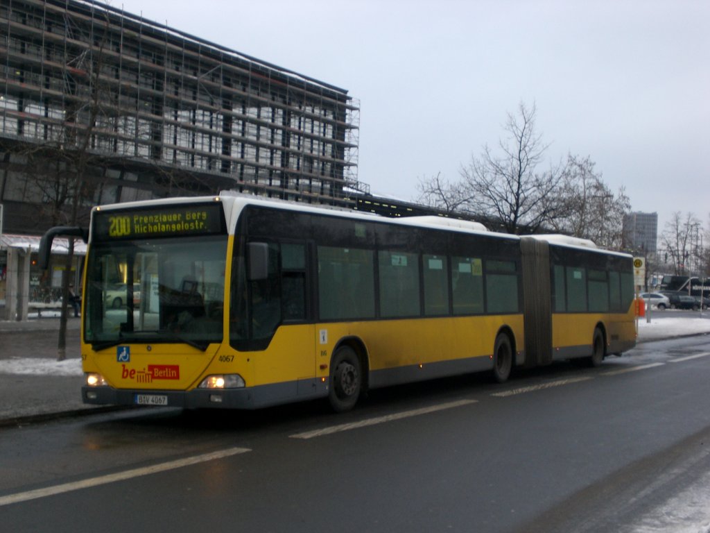 Mercedes-Benz O 530 I (Citaro) auf der Linie 200 nach Prenzlauer Berg Michelangelostrae am S+U Bahnhof Zoologischer Garten.