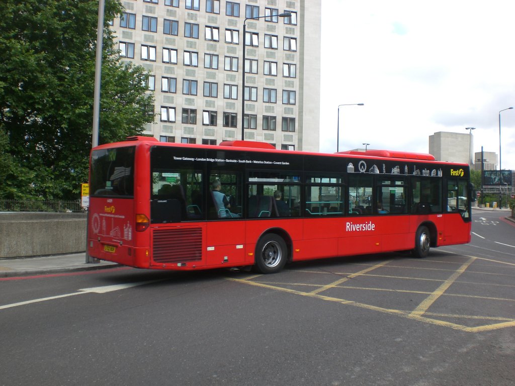 Mercedes-Benz O 530 I (Citaro) auf der Linie RVI an der Waterloostation.