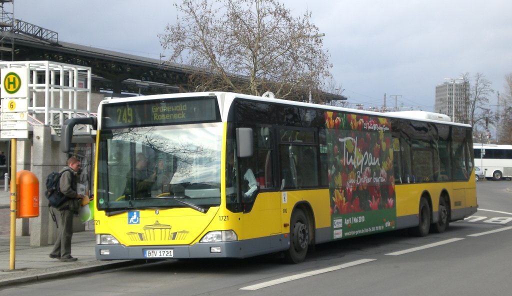 Mercedes-Benz O 530 I (Citaro) auf der Linie 249 nach Grunewald Roseneck am S+U Bahnhof Zoologischer Garten.