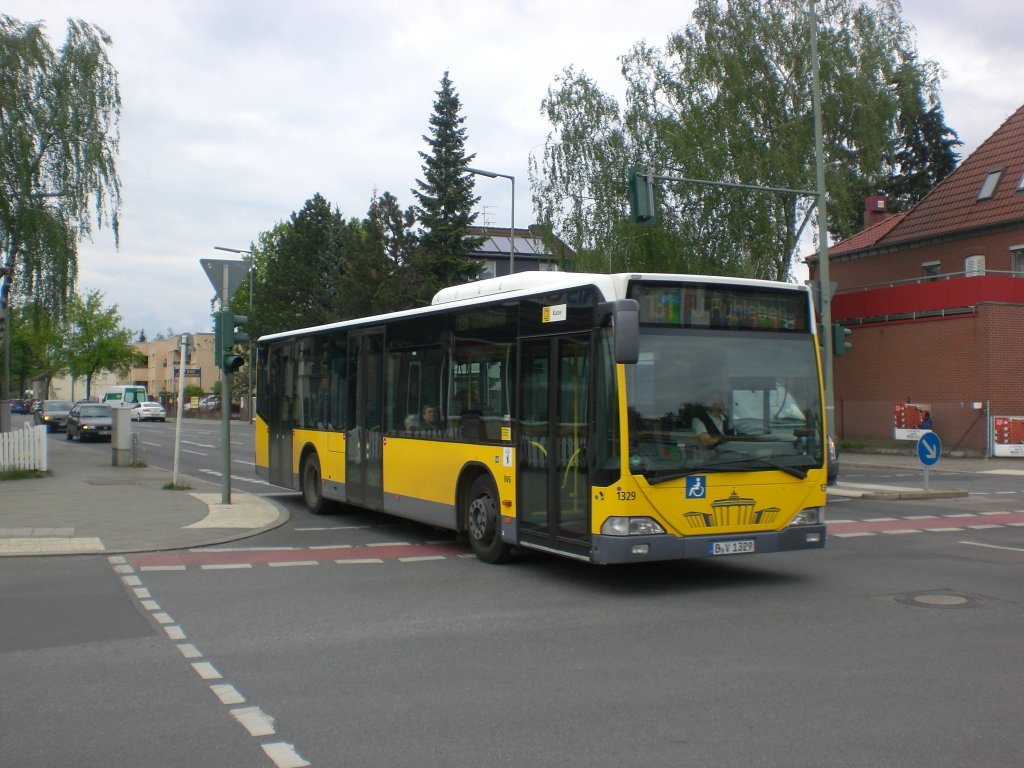 Mercedes-Benz O 530 I (Citaro) auf der Linie 131 nach U-Bahnhof Ruhleben an der Haltestelle Staaken Magistratsweg/Brunsbttler Damm.