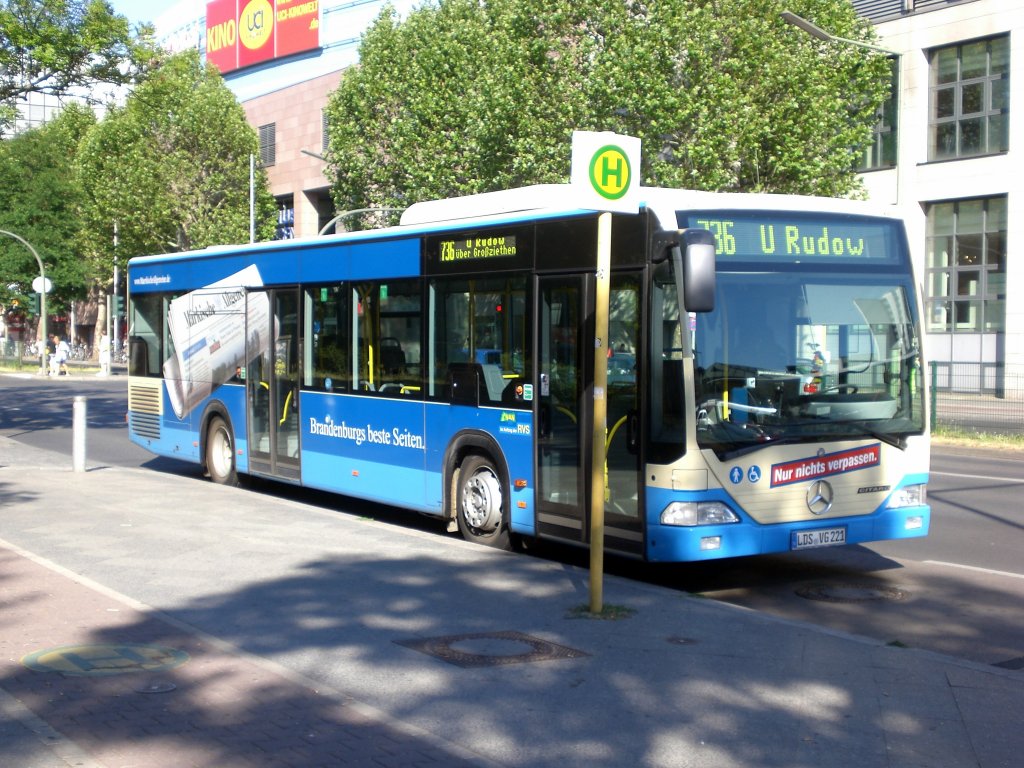 Mercedes-Benz O 530 I (Citaro) auf der Linie 736 nach U-Bahnhof Rudow am U-Bahnhof Johannistaler Chaussee.