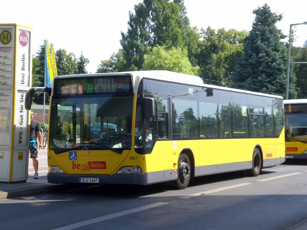 Mercedes-Benz O 530 I (Citaro) auf der Linie 108 nach S+U Bahnhof Lichtenberg am U-Bahnhof Elsterwerdaer Platz.