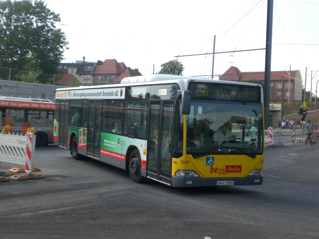 Mercedes-Benz O 530 I (Citaro) auf der Linie 250 nach U-Bahnhof Vinetastrae am S+U Bahnhof Pankow.
