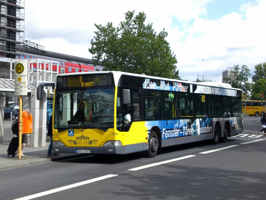 Mercedes-Benz O 530 I (Citaro) auf der Linie 249 nach Grunewald Roseneck am S+U Bahnhof Zoologischer Garten.