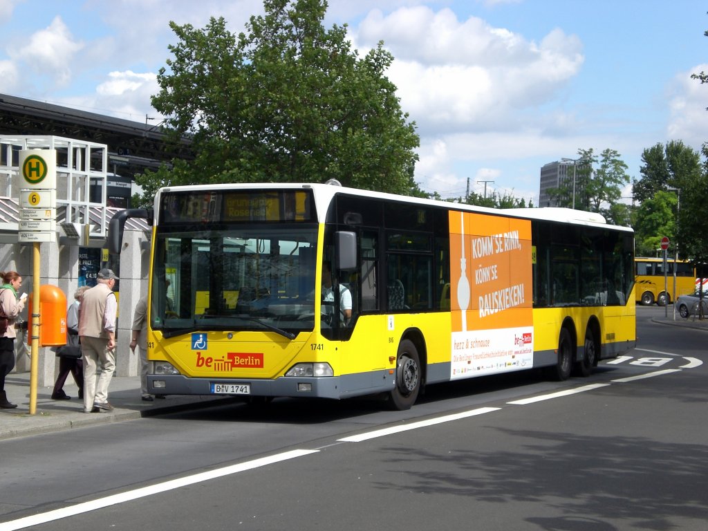 Mercedes-Benz O 530 I (Citaro) auf der Linie 249 nach Grunewald Roseneck am S+U Bahnhof Zoologischer Garten.