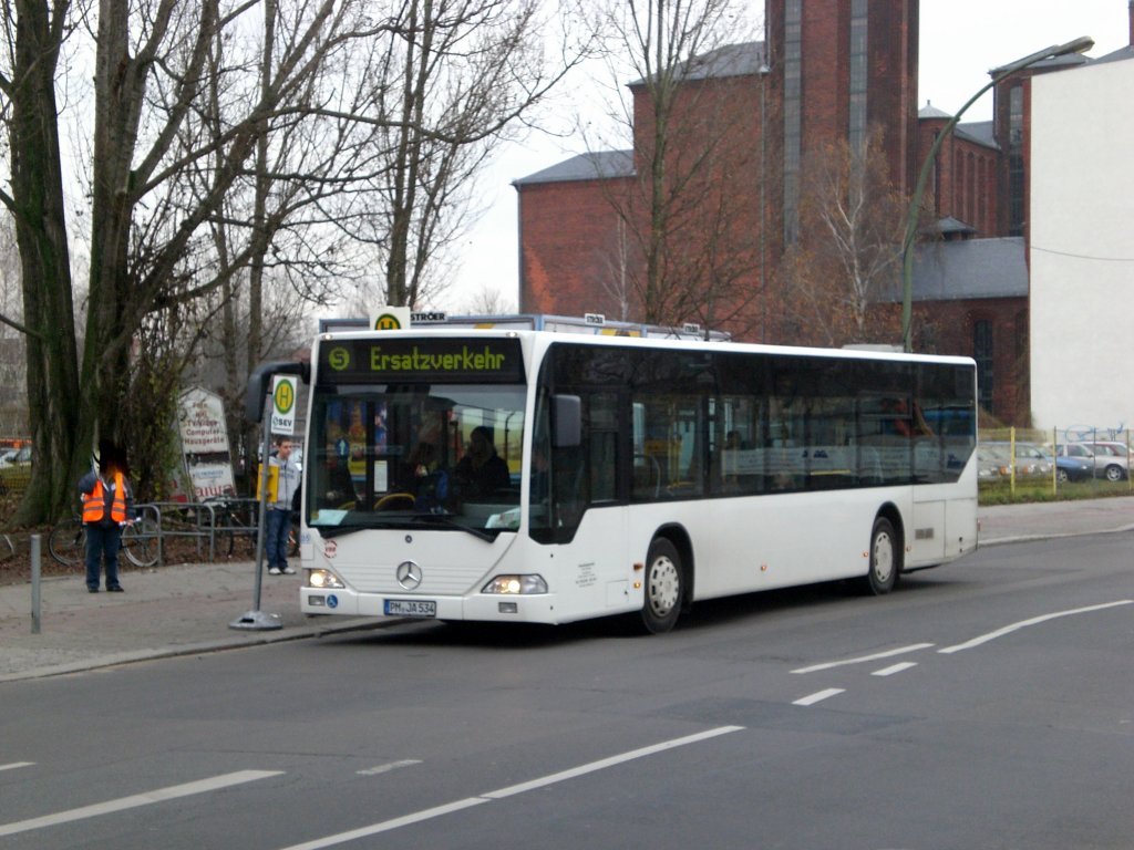 Mercedes-Benz O 530 I (Citaro) als SEV fr die S-Bahnlinie 1 zwischen S-Bahnhof Schnholz und S-Bahnhof Waidmannslust am S-Bahnhof Wilhemsruh.