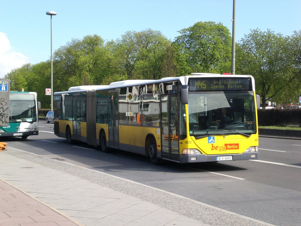 Mercedes-Benz O 530 I (Citaro) auf der Linie M45 nach S+U Bahnhof Zoologischer Garten am S+U Bahnhof Rathaus Spandau.