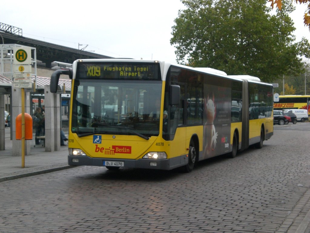 Mercedes-Benz O 530 I (Citaro) auf der Linie X9 nach Flughafen Tegel am S+U Bahnhof Zoologischer Garten.(26.10.2011)