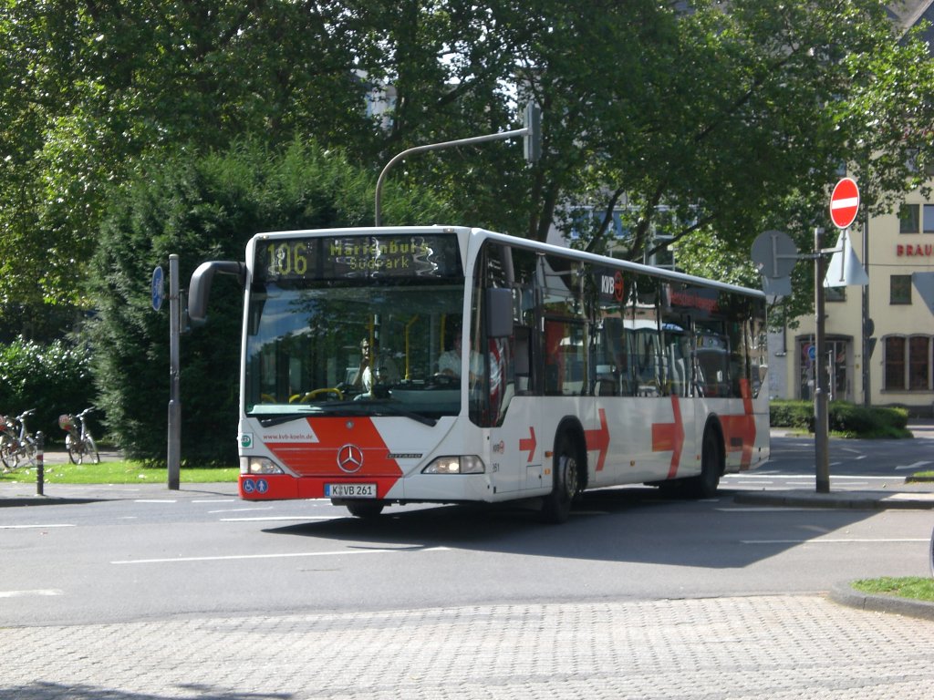 Mercedes-Benz O 530 I (Citaro) auf der Linie 106 nach Kln Marienburg Sdpark an der Haltestelle Kln Heumarkt.(9.7.2012)
 
