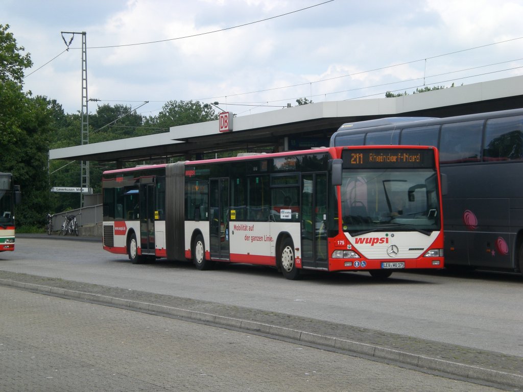 Mercedes-Benz O 530 I (Citaro) auf der Linie 211 nach Leverkusen Rheindorf Nord am S-Bahnhof Leverkusen Mitte.(9.7.2012)
 
