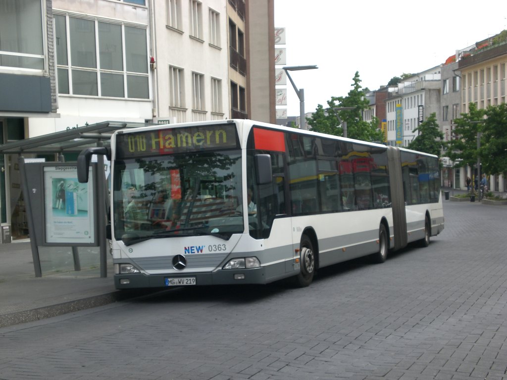 Mercedes-Benz O 530 I (Citaro) auf der Linie 010 nach Hamern in der Innenstadt von Mnchengladbach.(10.7.2012) 
