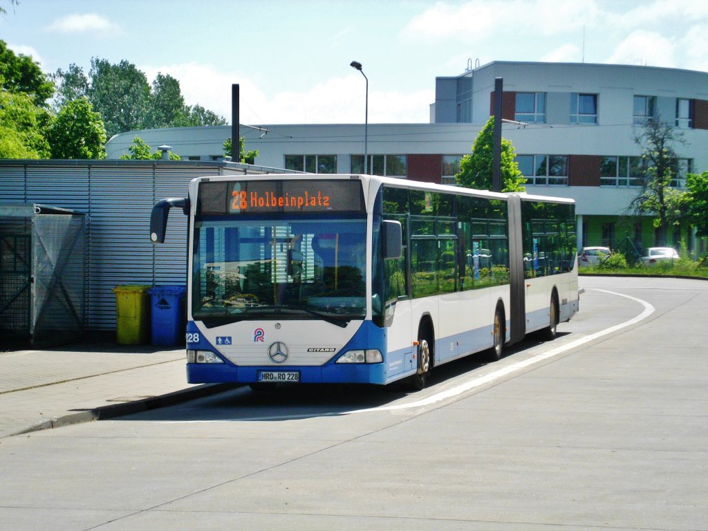Mercedes-Benz O 530 I (Citaro) auf der Linie 28 nach S-Bahnhof Rostock Holbeinplatz an der Haltestelle Rostock-Sdstadt Mensa.(3.6.2013) 