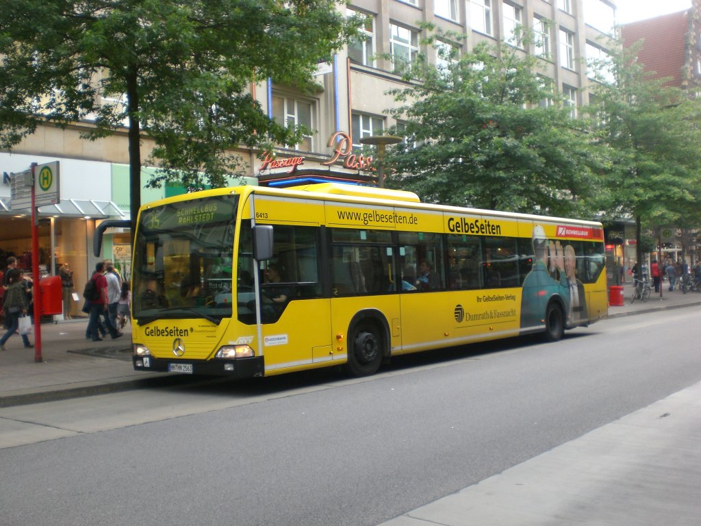 Mercedes-Benz O 530 I  (Citaro) auf der Linie 35 nach Sorenkoppel am Gerhard-Hauptmann-Platz.