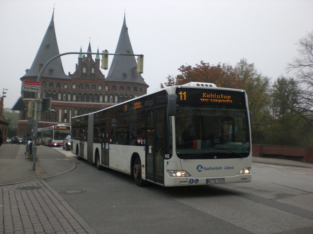 Mercedes-Benz O 530 II (Citaro Facelift) auf der Linie 11 nach Schlutup/Markt an der Haltestelle Holstentorplatz.