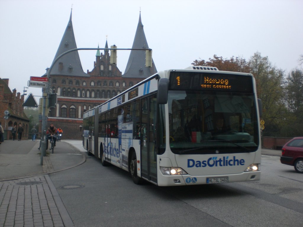 Mercedes-Benz O 530 II (Citaro Facelift) auf der Linie 1 nach Heiweg an der Haltestelle Holstentorplatz.