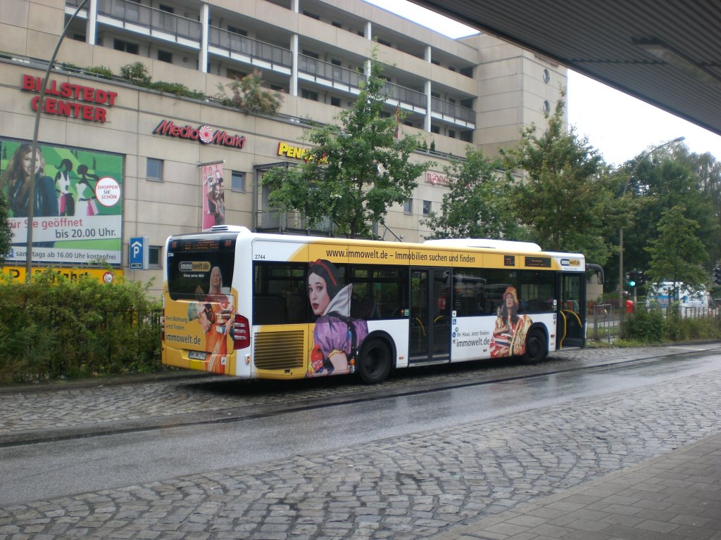 Mercedes-Benz O 530 II (Citaro Facelift) auf der Linie 27 nach Jenfeld Zentrum am U-Bahnhof Billstedt.