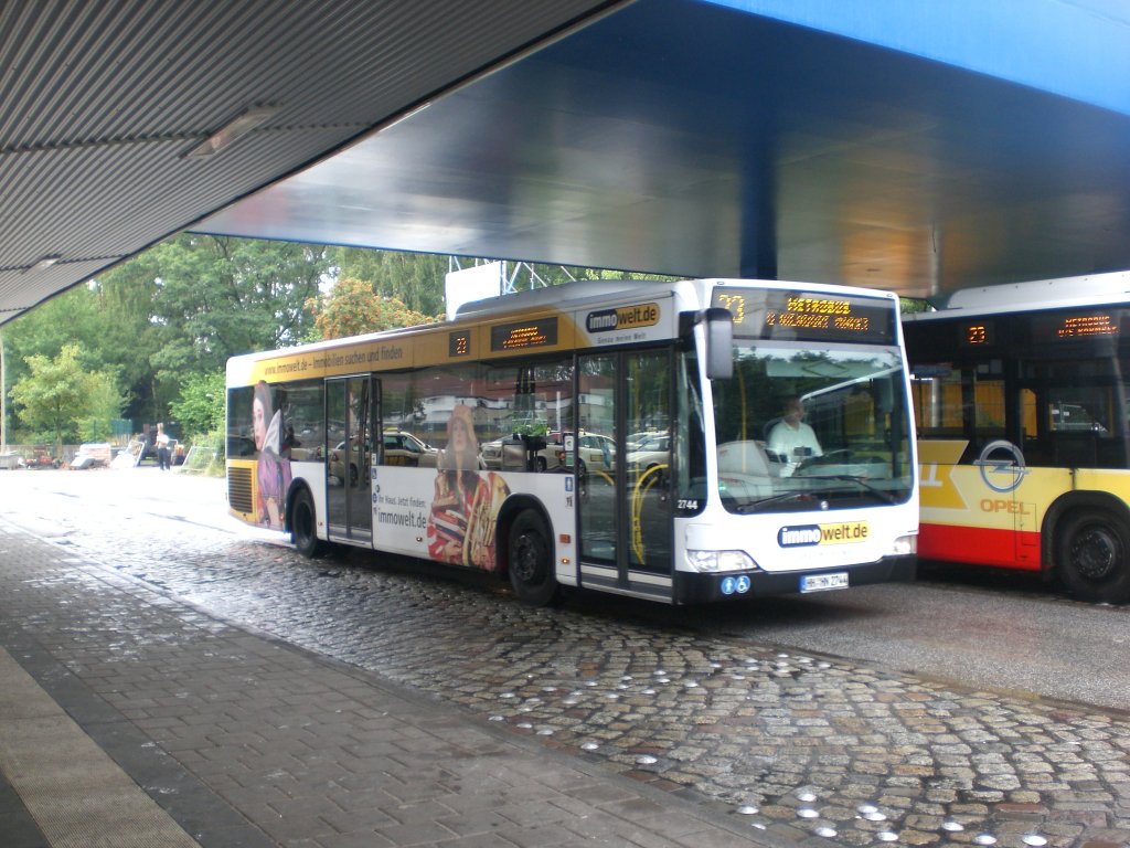 Mercedes-Benz O 530 II (Citaro Facelift) auf der Linie 23 nach U-Bahnhof Niendorf Markt am U-Bahnhof Billstedt.