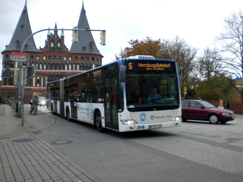 Mercedes-Benz O 530 II (Citaro Facelift) auf der Linie 5 nach Herrnburg Bahnhof an der Haltestelle Holstentorplatz.