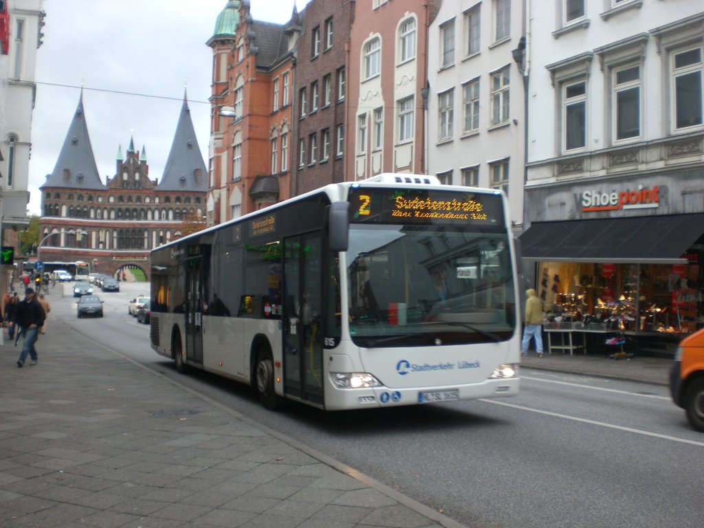 Mercedes-Benz O 530 II (Citaro Facelift) auf der Linie 2 nach Sudetenstrae an der Haltestelle Holstentorplatz.