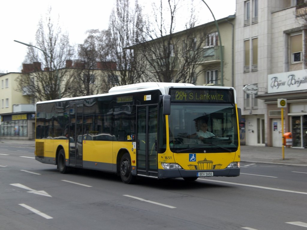 Mercedes-Benz O 530 II (Citaro Facelift) auf der Linie 284 nach S-Bahnhof Lankwitz an der Haltestelle Lankwitz Kirche.