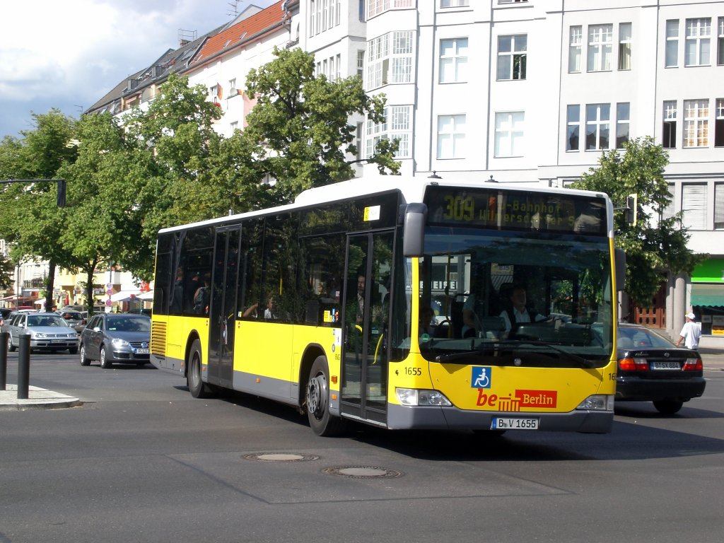 Mercedes-Benz O 530 II (Citaro Facelift) auf der Linie 309 nach U-Bahnhof Wilmersdorfer Strae am U-Bahnhof Sophie-Charlotte-Platz.