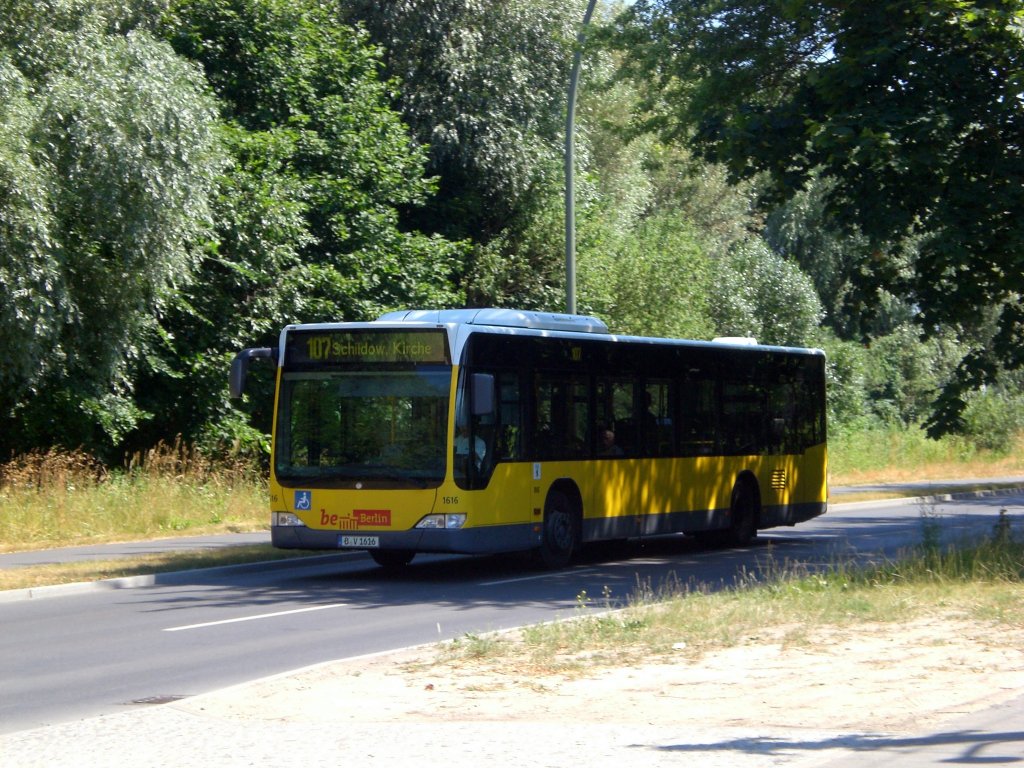 Mercedes-Benz O 530 II (Citaro Facelift) auf der Linie 107 nach Schildow Kirche an der Haltestelle Blankenfelde Gurkensteig.