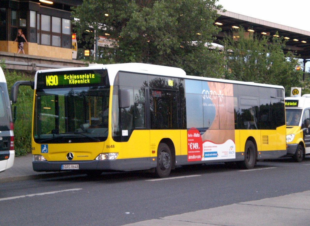 Mercedes-Benz O 530 II (Citaro Facelift) auf der Linie N90 nach Schloplatz Kpenick am S+U Bahnhof Wuhletal.