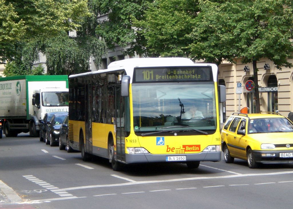 Mercedes-Benz O 530 II (Citaro Facelift) auf der Linie 101 nach U-Bahnhof Breitenbachplatz an der Haltestelle Charlottenburg Olivaer Platz.