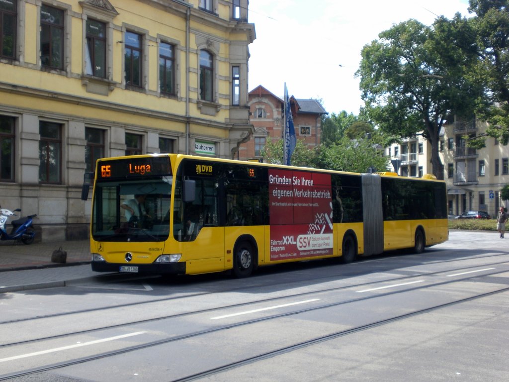 Mercedes-Benz O 530 II (Citaro Facelift) auf der Linie 65 nach Luga an der Haltestelle Blasewitz Schillerplatz.