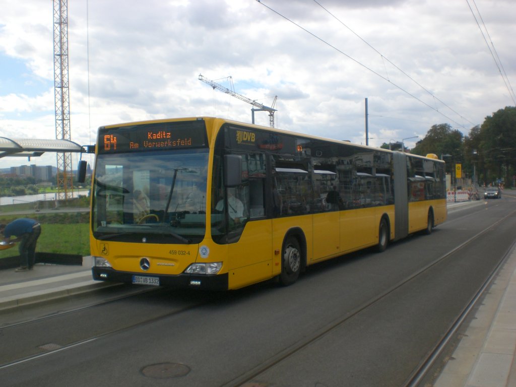 Mercedes-Benz O 530 II (Citaro Facelift) auf der Linie 64 nach Kaditz Am Vorwerksfeld an der Haltestelle Waldschlchen.