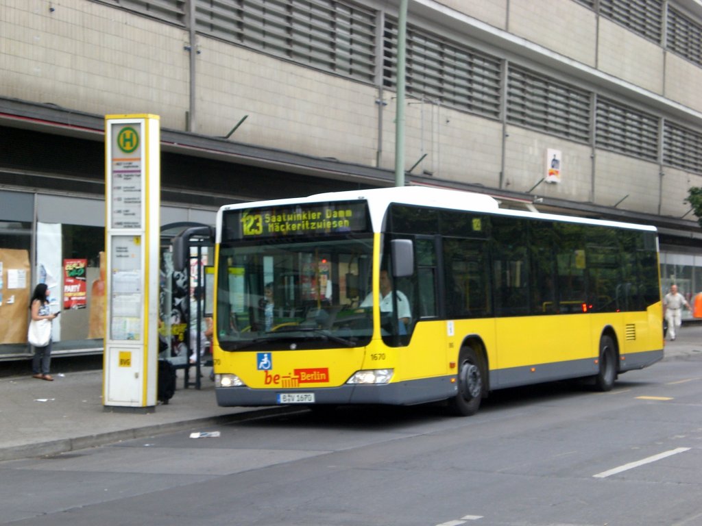 Mercedes-Benz O 530 II (Citaro Facelift) auf der Linie 123 nach Saatwinkler Damm Mckeritzwiesen am U-Bahnhof Turmstrae.