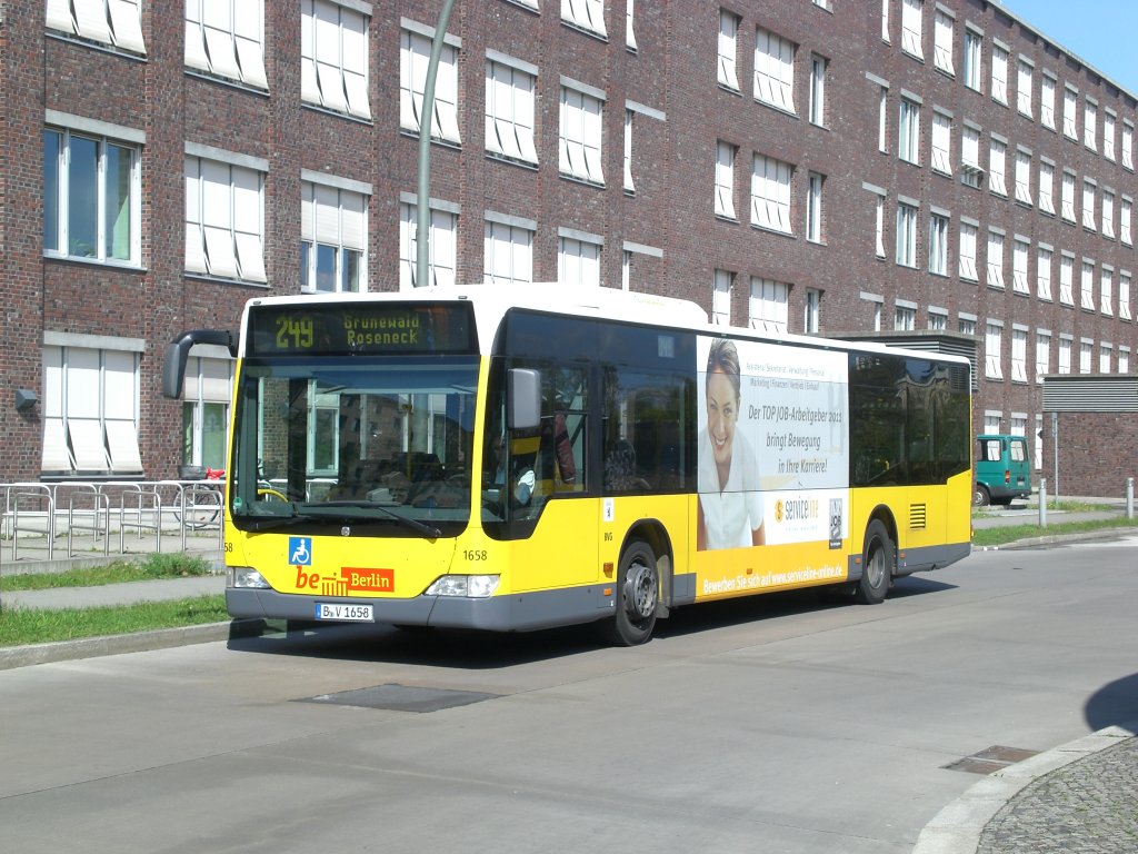 Mercedes-Benz O 530 II (Citaro Facelift) auf der Linie 249 nach Grunewald Roseneck an der Haltestelle Hertzallee.