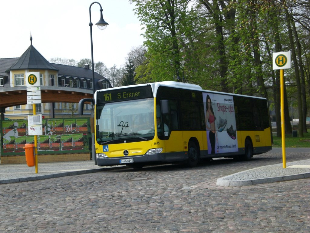 Mercedes-Benz O 530 II (Citaro Facelift) auf der Linie 161 nach S-Bahnhof Erkner an der Haltestelle Schneiche Dorfaue.