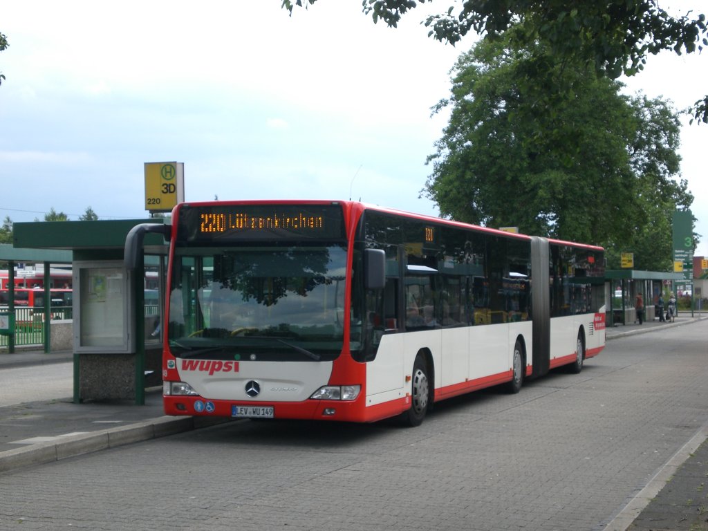 Mercedes-Benz O 530 II (Citaro Facelift) auf der Linie 220 nach Leverkusen Ltzenkirchen am S-Bahnhof Leverkusen Mitte.(9.7.2012)
 
