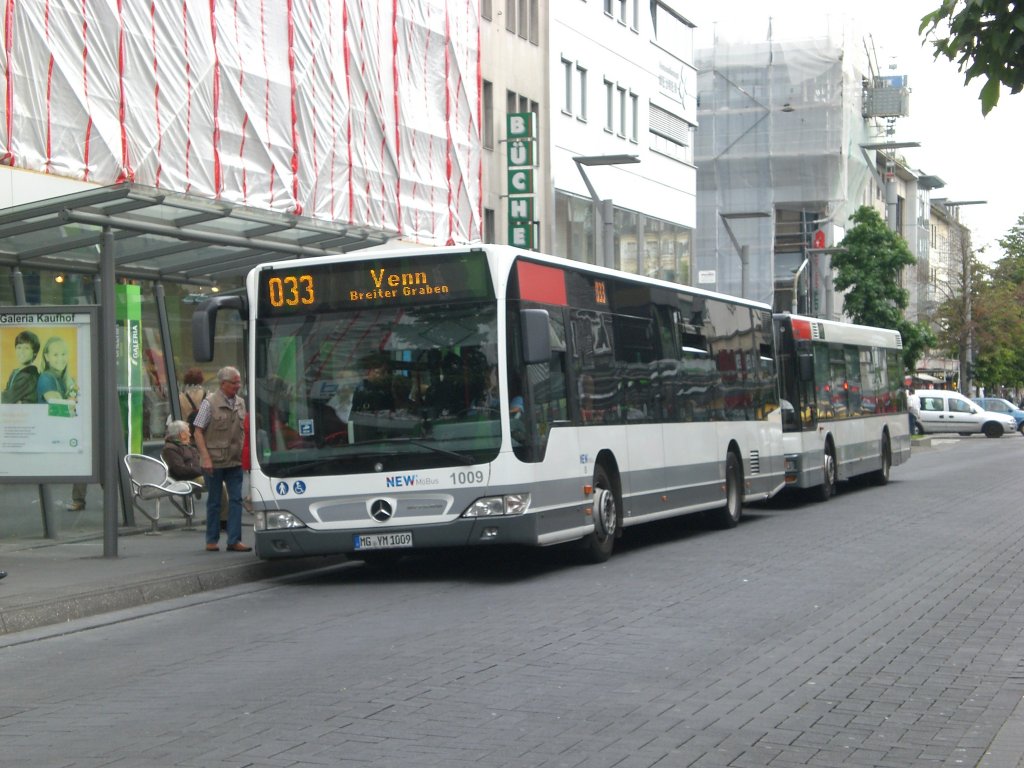 Mercedes-Benz O 530 II (Citaro Facelift) auf der Linie 033 nach Venn Breiter Graben in der Innenstadt von Mnchengladbach.(10.7.2012) 