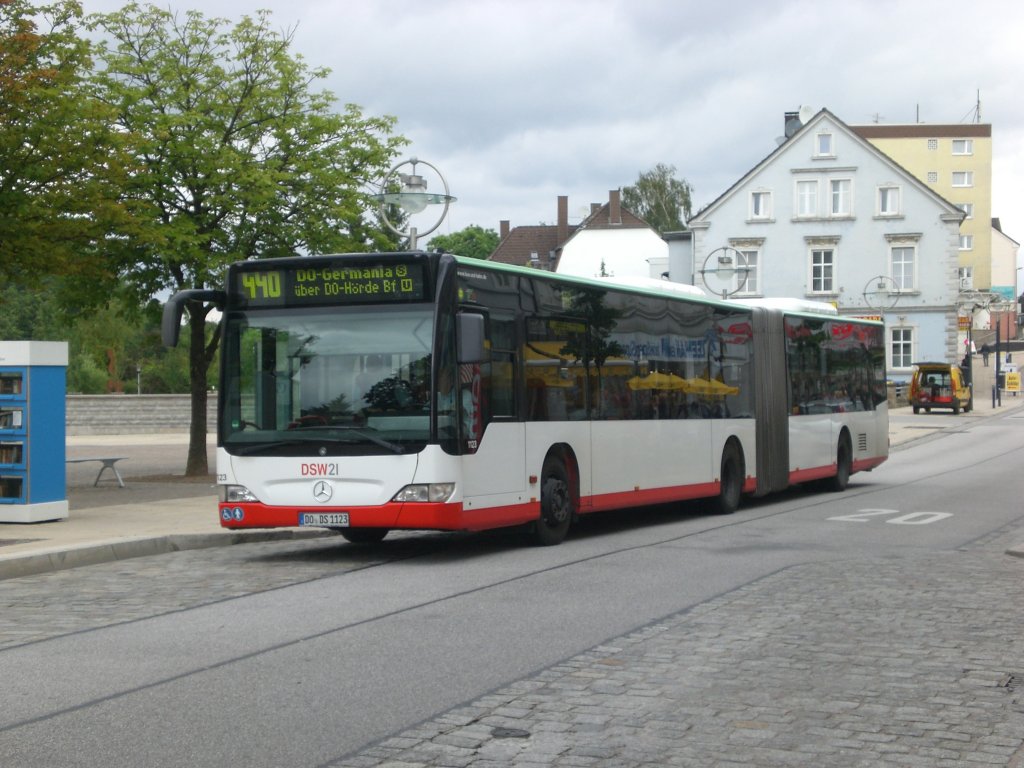 Mercedes-Benz O 530 II (Citaro Facelift) auf der Linie 440 nach Dortmund S-Bahnhof Germania an der Haltestelle Dortmund Aplerbeck Marktplatz.(11.7.2012)
