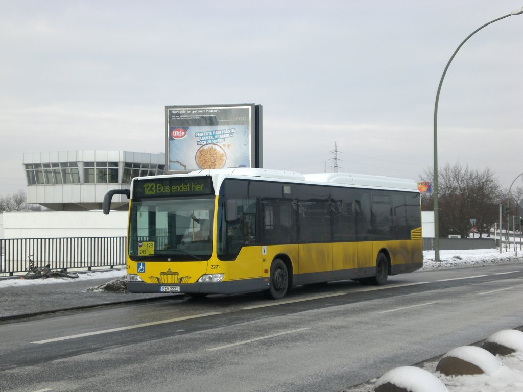 Mercedes-Benz O 530 LE  (Citaro) auf der Linie 123 nach Hauptbahnhof am S-Bahnhof Beusselstrae.