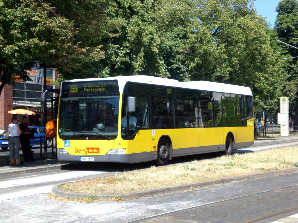 Mercedes-Benz O 530 LE  (Citaro) auf der Linie 155 nach Weiensee Fontanestrae an der Haltestelle Rathaus Pankow.