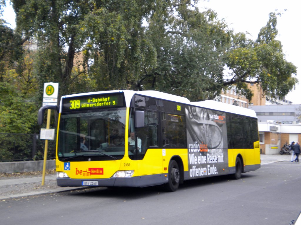 Mercedes-Benz O 530 LE  (Citaro) auf der Linie 309 nach U-Bahnhof Wilmersdorfer Strae an der Haltestelle Schlosspark-Klinik.