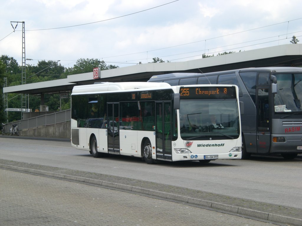 Mercedes-Benz O 530 LE Ü (Citaro) auf der Linie 255 nach Leverkusen Chempark am S-Bahnhof Leverkusen Mitte.(9.7.2012)
 

