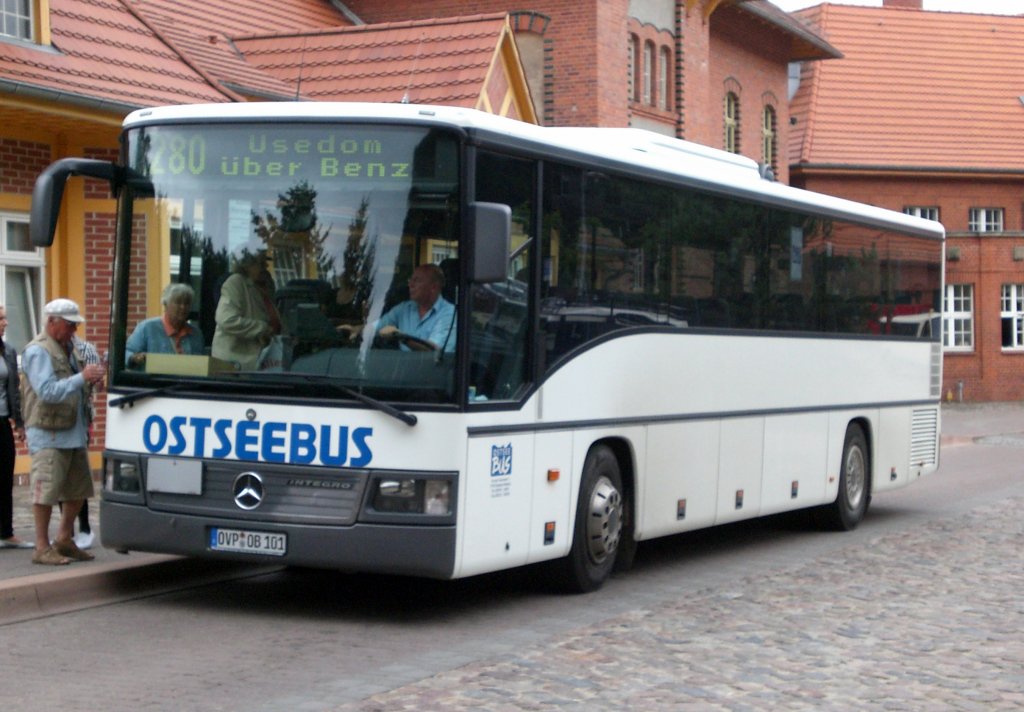 Mercedes-Benz O 550 (Integro) auf der Linie 280 nach Usedom am Bahnhof Seebad Heringsdorf.