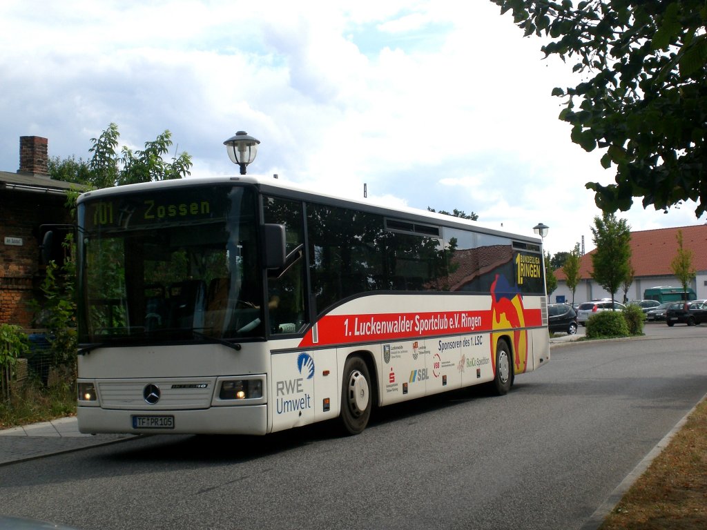 Mercedes-Benz O 550(Integro) auf der Linie 701 nach Zossen am Bahnhof Ludwigsfelde.