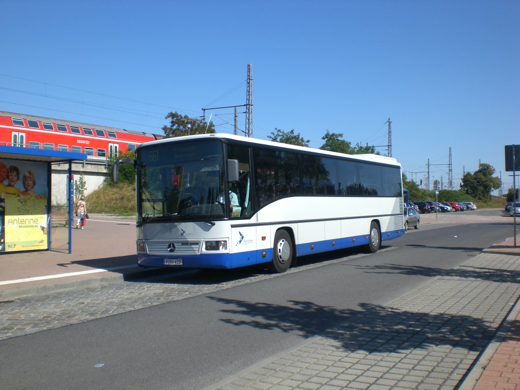 Mercedes-Benz O 550(Integro) auf der Linie 661 nach Bahnhof Friesack am Bahnhof Nauen.