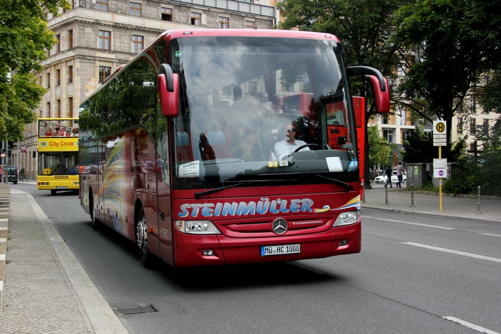 Mercedes Benz Reisebus Steinmüller in Berlin 2012.