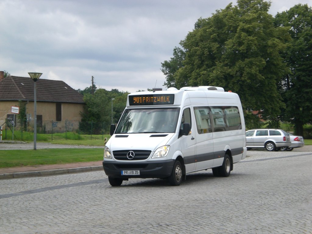 Mercedes-Benz Sprinter auf der Linie 901 am Bahnhof Pritzwalk.(15.7.2011)