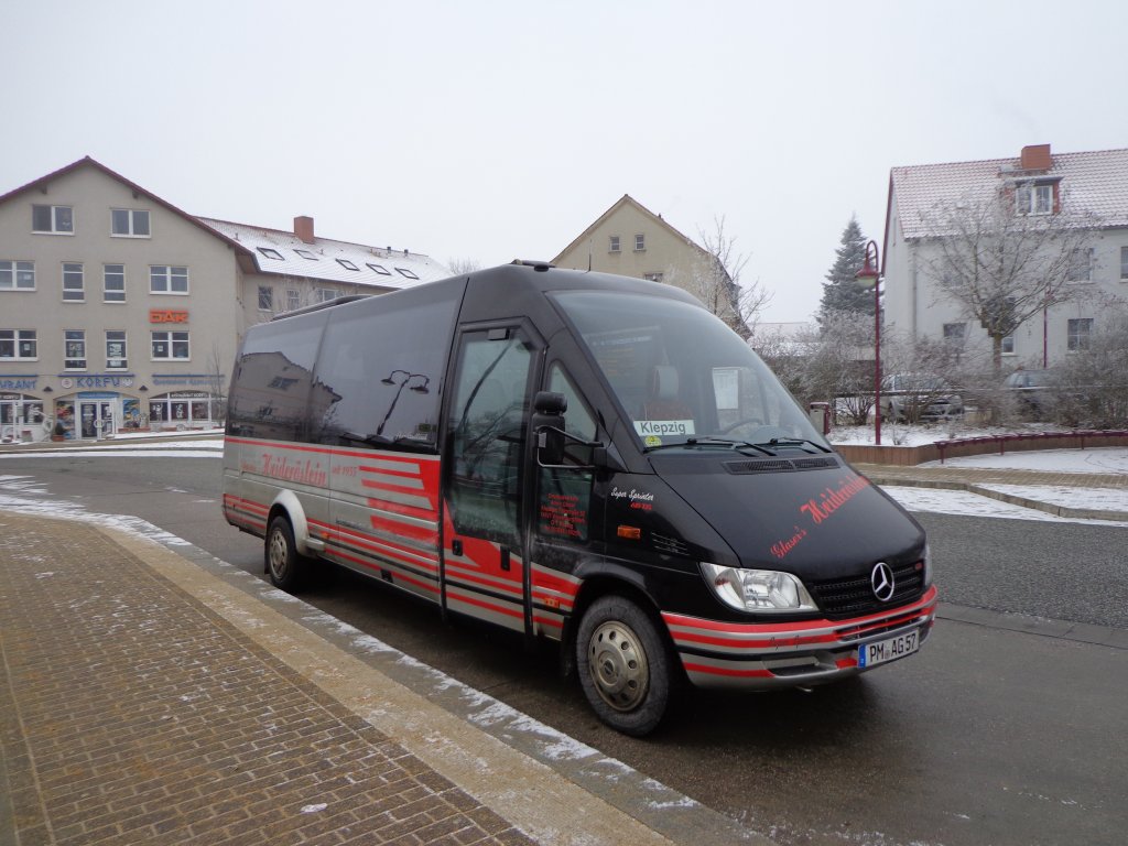 Mercedes-Benz Sprinter Kleinbus von Firma Glaser in Bad Belzig am Busbhf - 15.01.13
