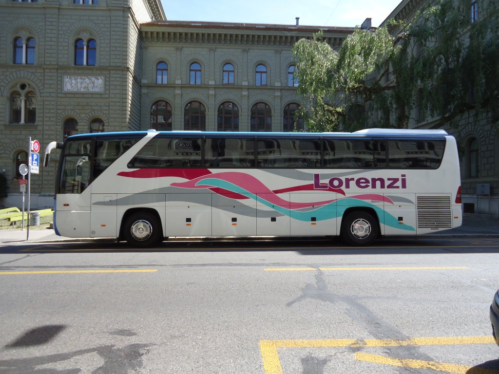 Mercedes Benz Tourismo de la maison italienne Lorenzi photographi le 02.06.2012 devant le Palais fdral  Berne