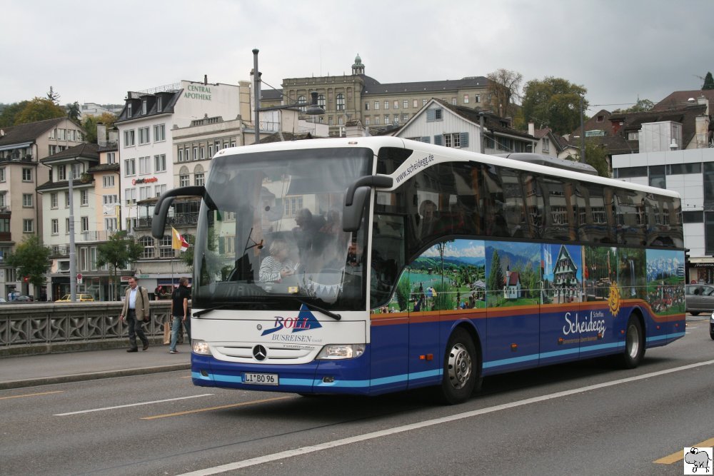 Mercedes Benz Tourismo des Unternehmens  Boll  mit Vollwerbung für Scheidegg. Aufgenommen am 9. Oktober 2009 in Zürich.