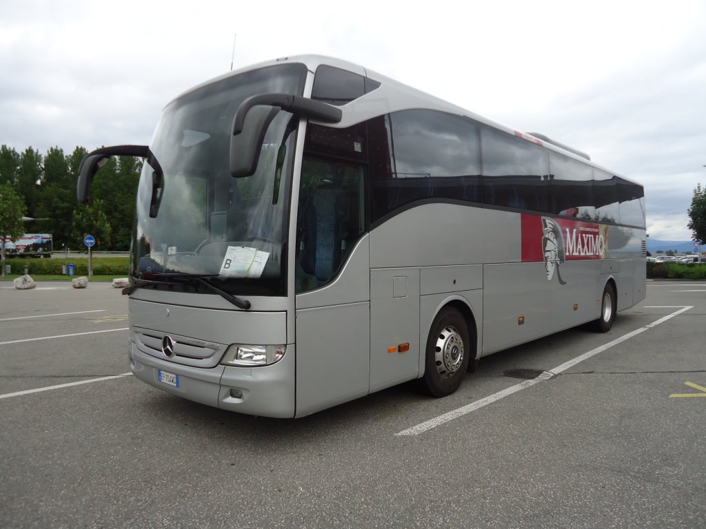 Mercedes Benz Tourismo, Maximo Roma, prs de Payerne (juillet 2013) 